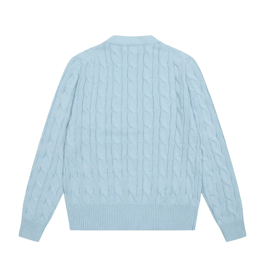 P250 Top quality" Style number: DS113# (not off the shelves all year round) [Ralph Lauren large V-neck solid color pony embroidered logo twist knitted cardigan] ✅Ralph Lauren classic basic versatile goddess style large V-neck knitted cardigan jacket ✅Main supply platform live broadcast Wholesale entities Replenish when out of stock Not off the shelves ✅ZP quality 1:1 version Scan the code to enter the GF website Counter quality ✅Detailed quality is the only one in Guangzhou Imported quality cotton yarn, focusing on high-end, cost-effective, good quality needless to say ✅The version is restored to the original order, the maximum size can be worn up to 160 pounds, loose, comfortable and stress-free ✅The upper body is simple and easy to match, ootd must-have style, good-looking clothes are never picky, a must-have in the goddess' wardrobe. Size: S-XL Color: Black White Gray Light Blue Khaki Pink Yellow Chinese Red Navy Blue White Label Navy Blue Red Label